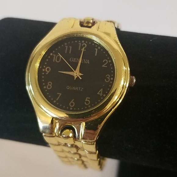 GENEVA Gold Ladies Chunky Watch - Picture 1 of 5